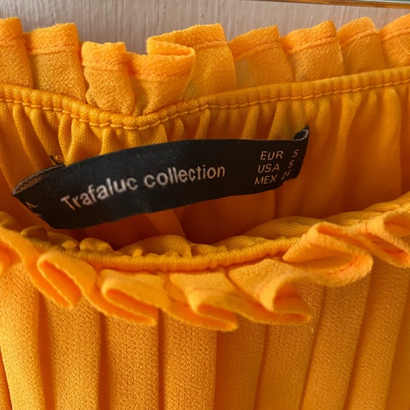 Yellow Zara pleated skirt size S elastic waist - Picture 5 of 6